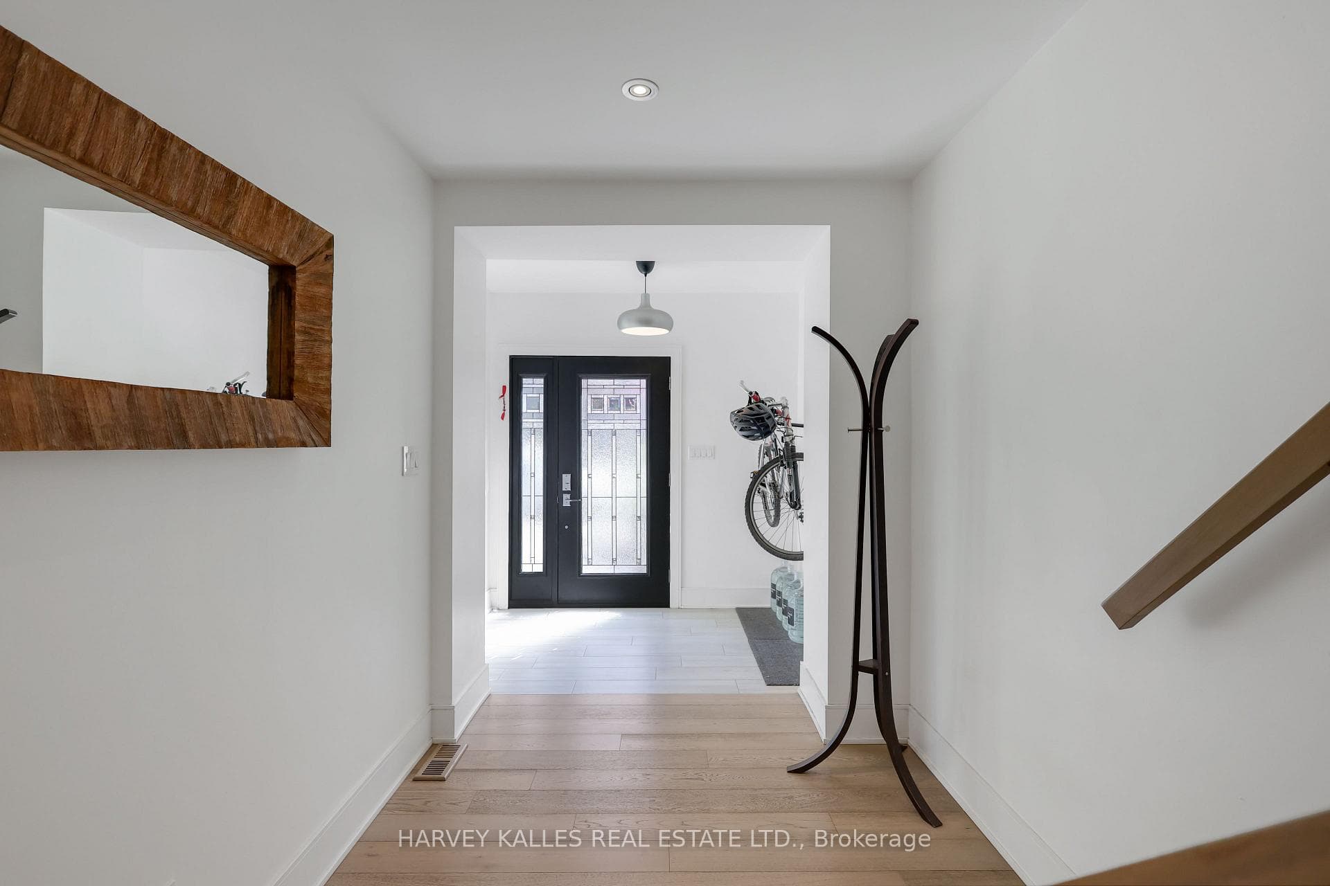 84 Edith Drive - Semi-Detached photo 4 of 45 in Forest Hill / Deer Park, Ontario