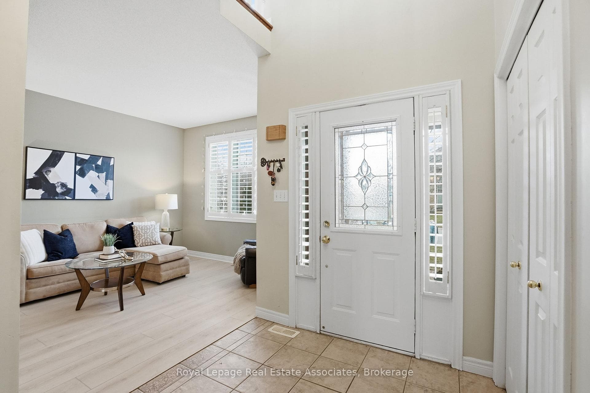 486 Delaney Court - Detached photo 5 of 48 in Burlington, Ontario