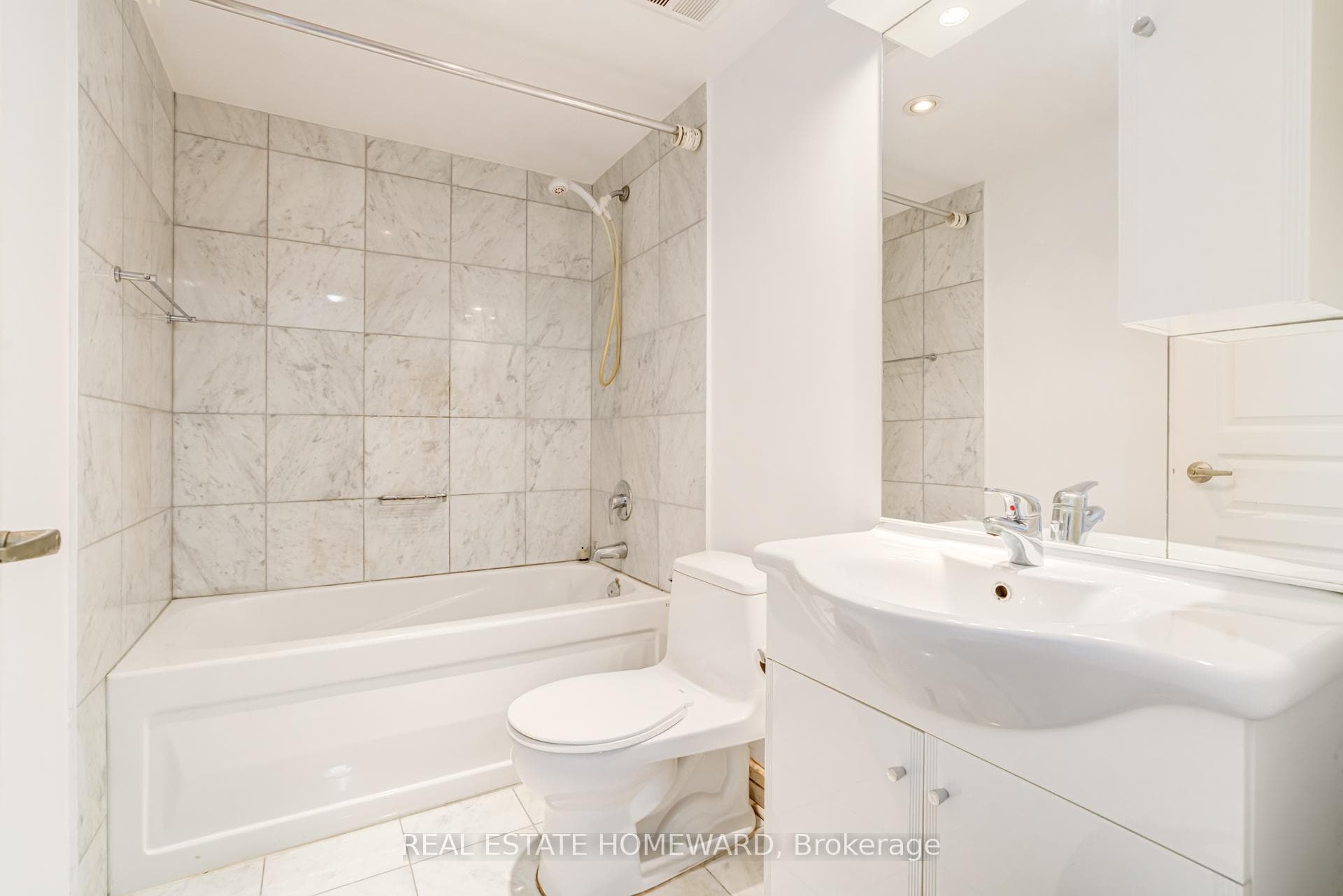 19 Avondale Avenue Unit Up01 - Condo photo 21 of 27 in Willowdale / Newtonbrook, Ontario