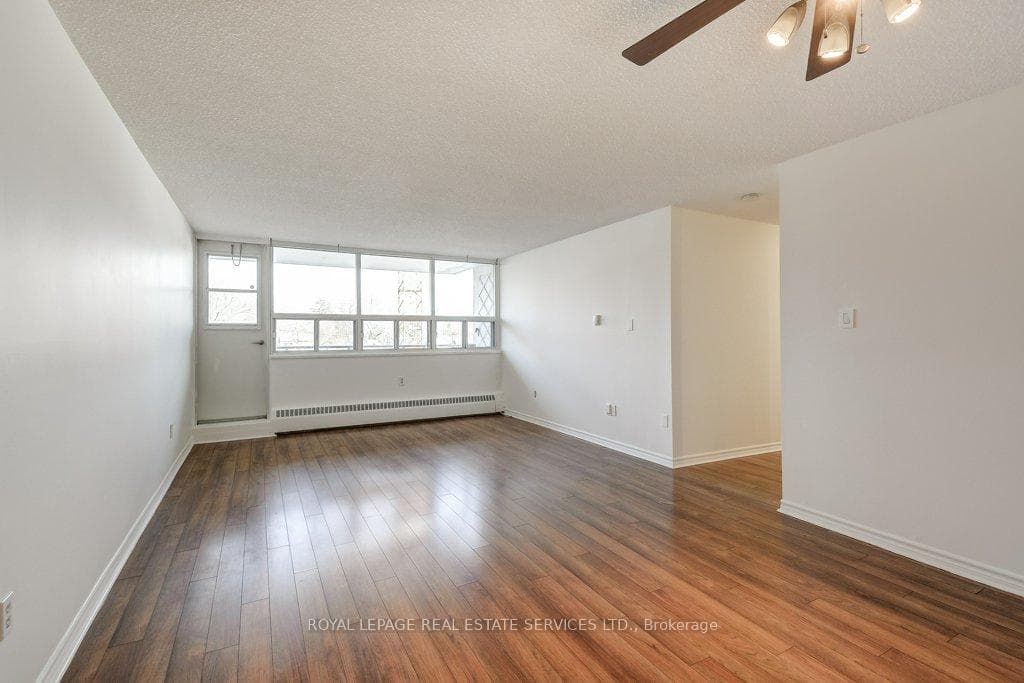 212 Kerr Street Unit 404 - Condo photo 11 of 33 in Oakville, Ontario