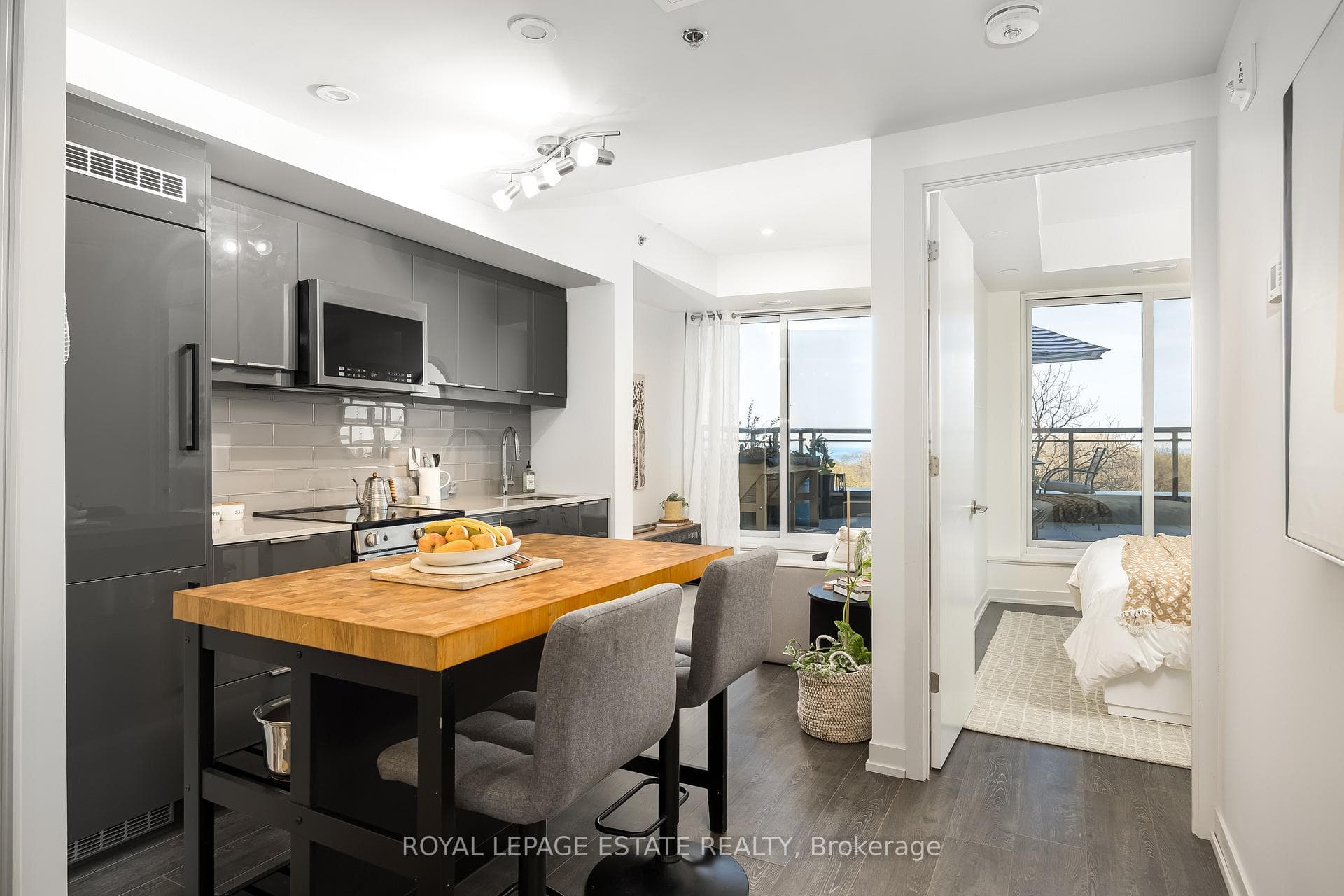 90 Glen Everest Road Unit 611 - Condo photo 5 of 23 in Birch Cliff / Cliffside, Ontario