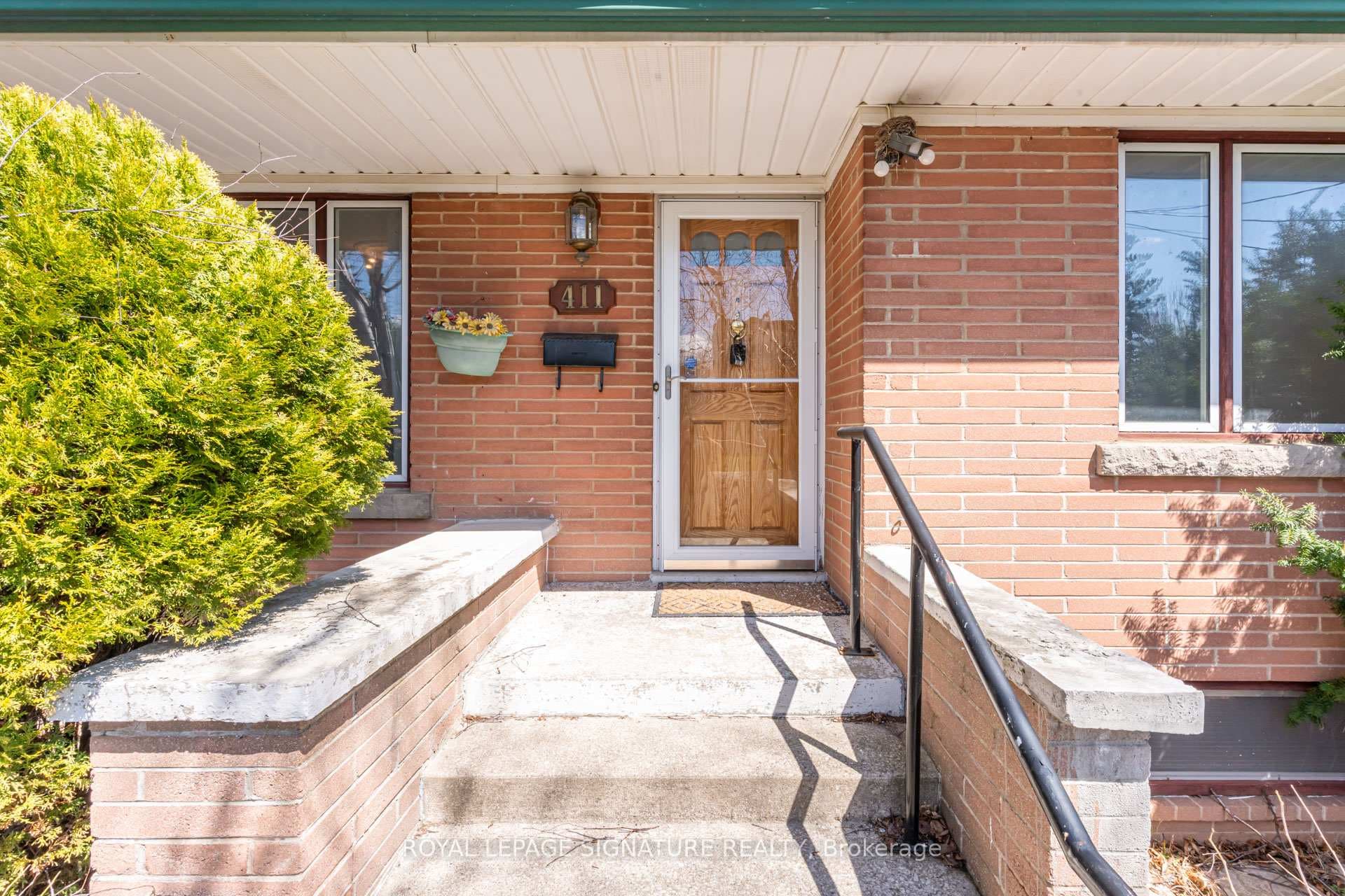 411 Maplehurst Avenue - Detached photo 2 of 31 in Oakville, Ontario