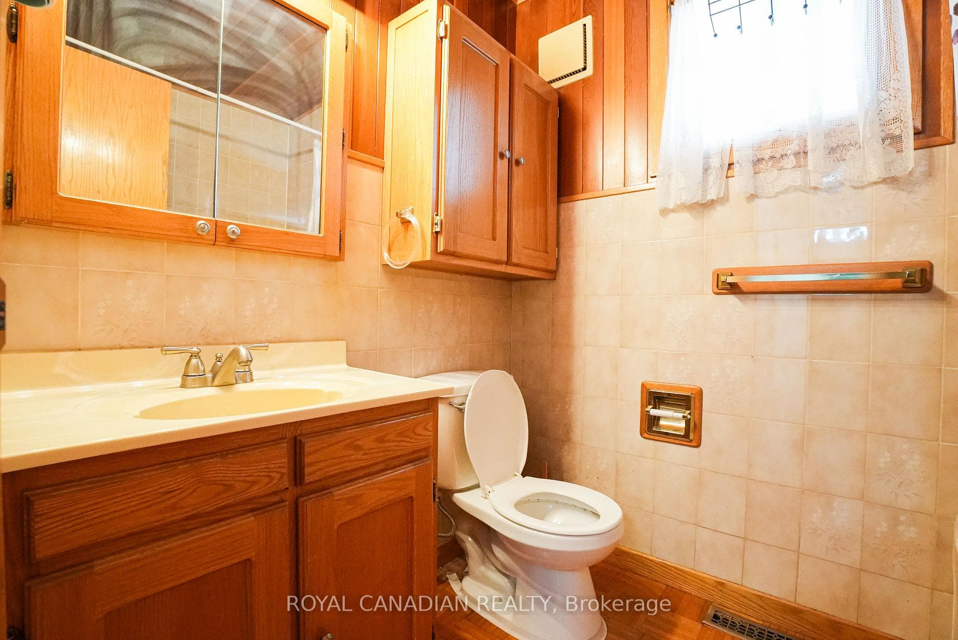 67 Sutherland Avenue - Detached photo 16 of 35 in Brampton, Ontario