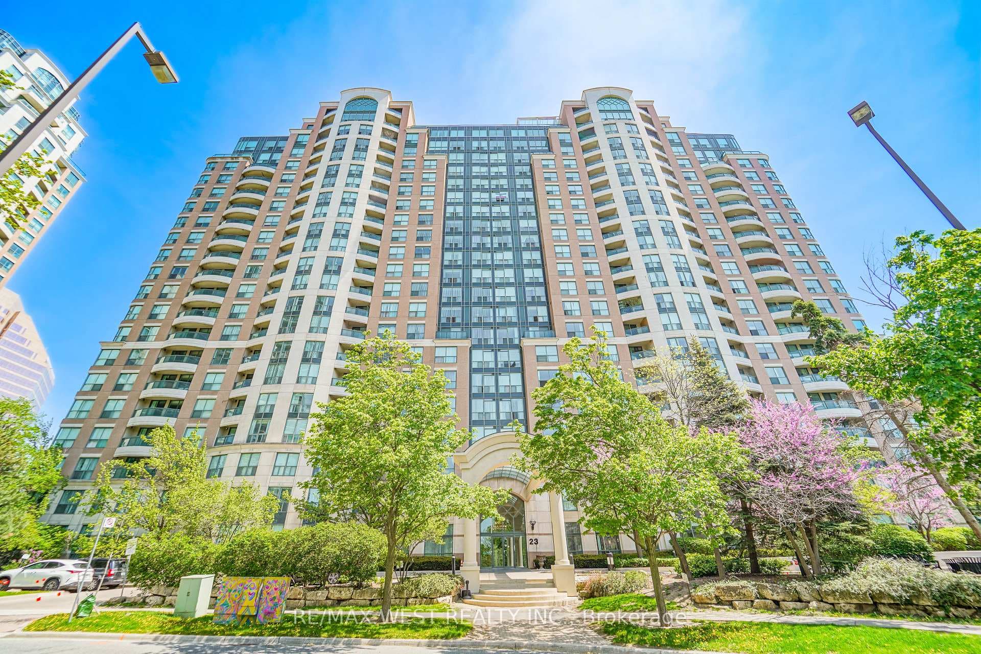 23 Lorraine Drive Unit 2105 - home for sale in Thornhill / Willowdale, Ontario