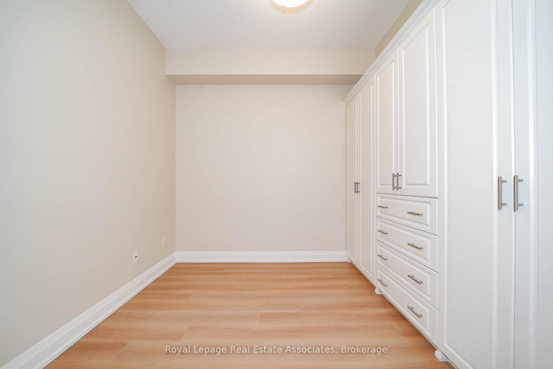 1 Hurontario Street Unit 308 - Condo photo 13 of 35 in Mississauga, Ontario