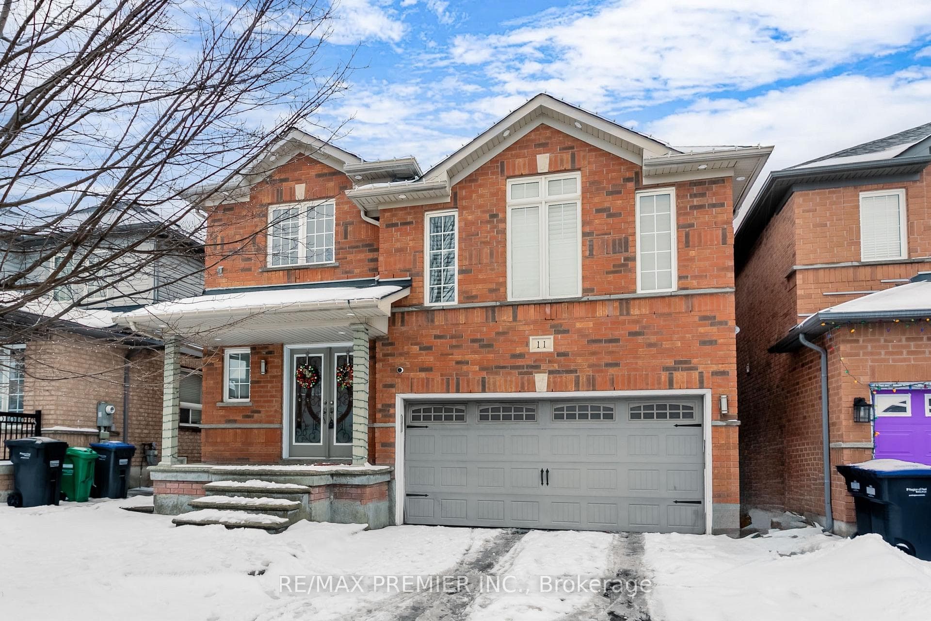 11 Four Seasons Circle - home for sale in Brampton, Ontario