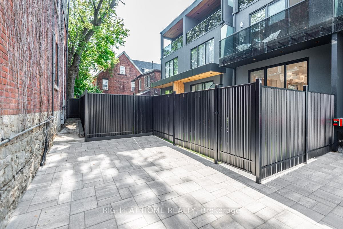 675 Huron Street - Semi-Detached photo 38 of 39 in Annex / Yorkville / Summerhill, Ontario