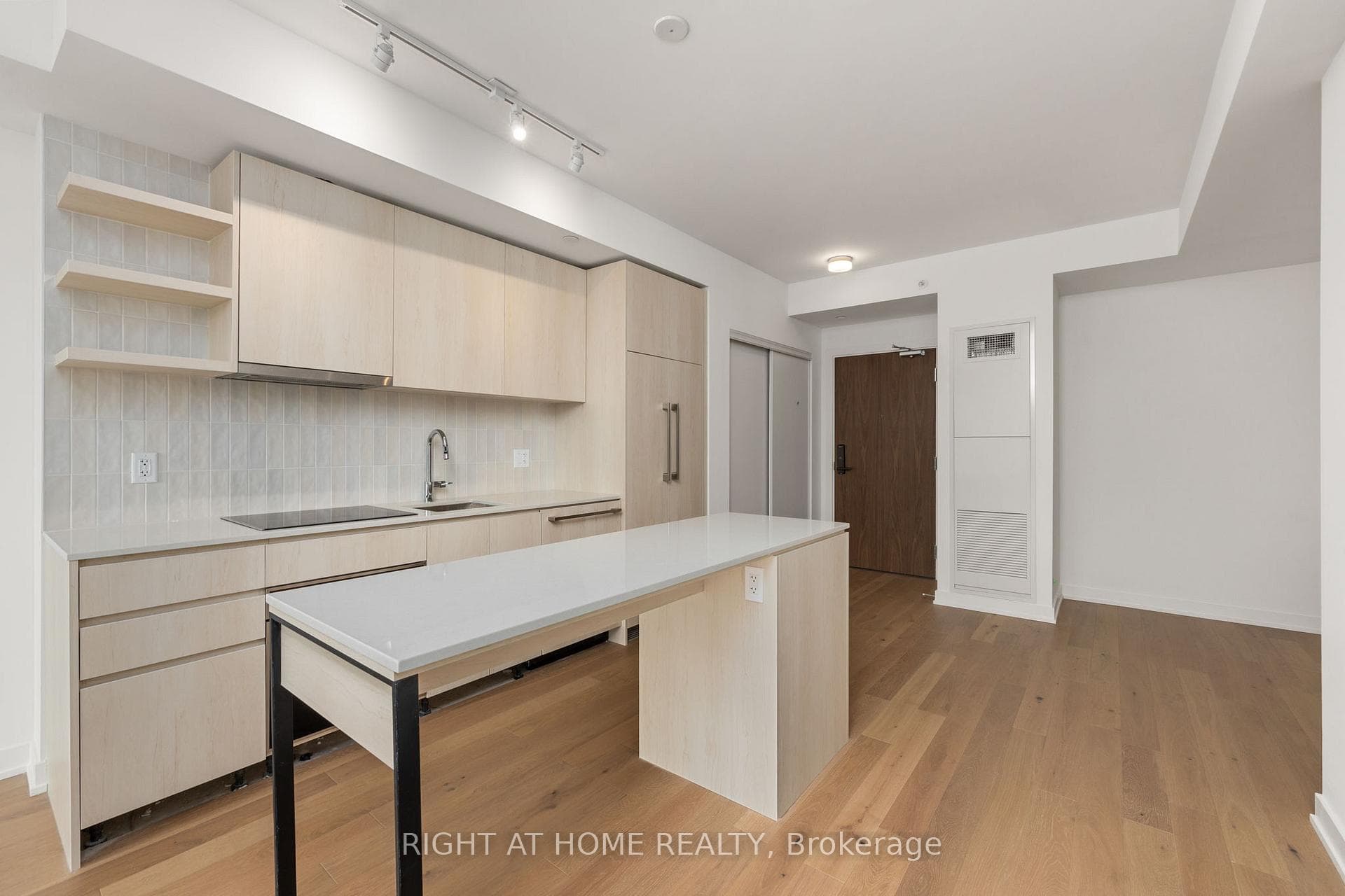 1161 Kingston Road Unit 305 - Condo photo 5 of 27 in Birch Cliff / Cliffside, Ontario