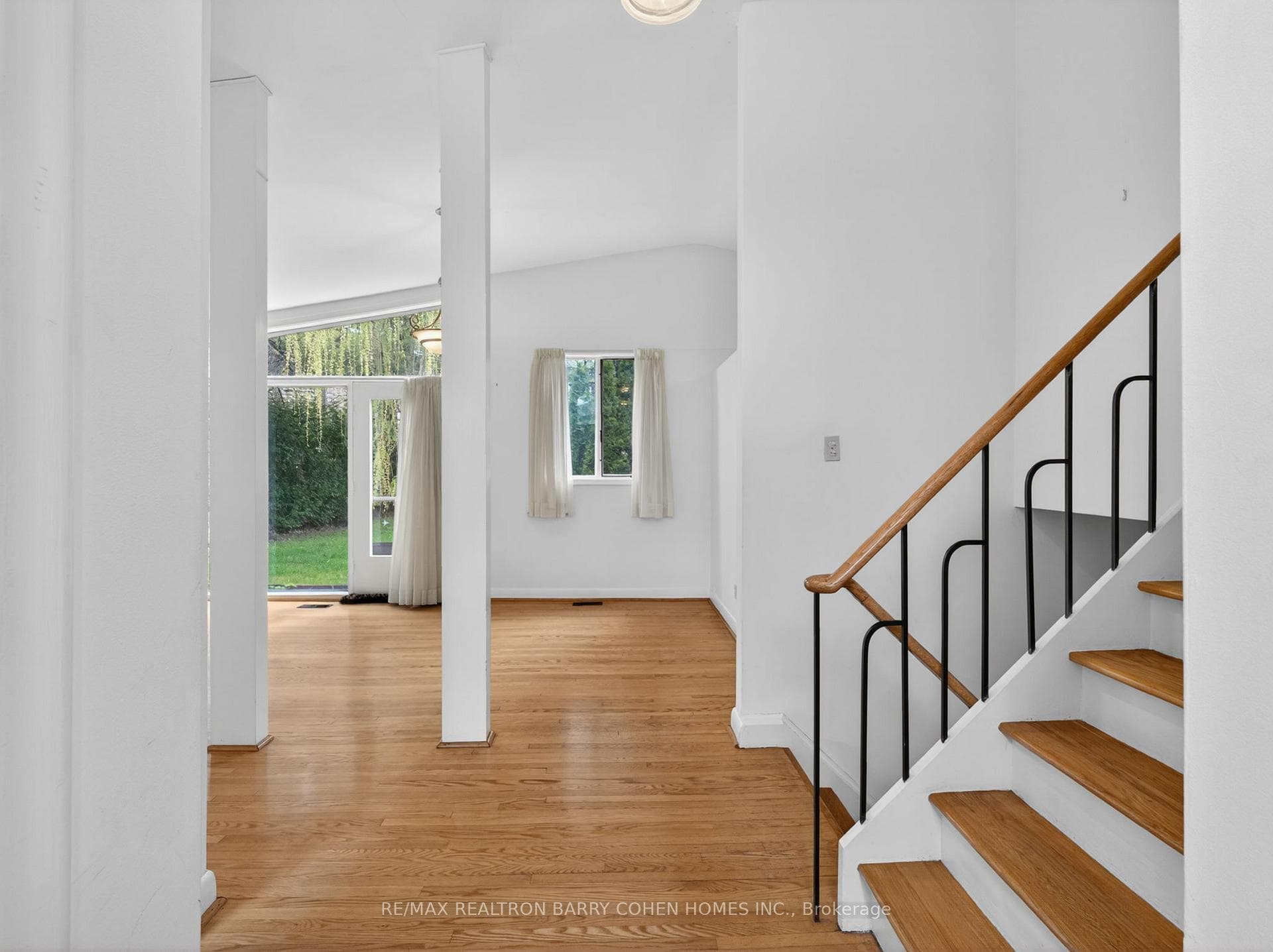 4 Malabar Place - Detached photo 4 of 19 in Don Mills / Parkwoods / Victoria Village, Ontario