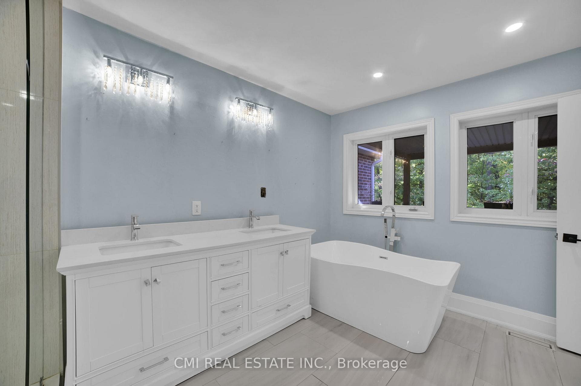 2171 Jardine Crescent - Detached photo 6 of 50 in Burlington, Ontario