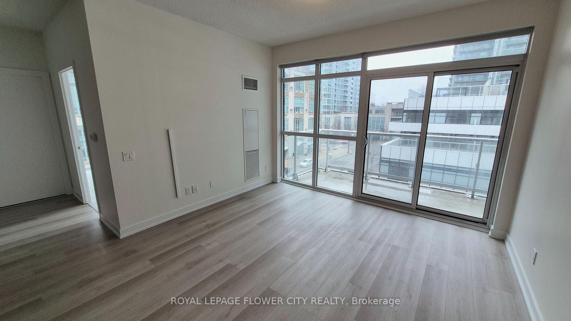 251 Manitoba Street Unit 432 - Condo photo 4 of 16 in Liberty Village / Parkdale / South Parkdale, Ontario