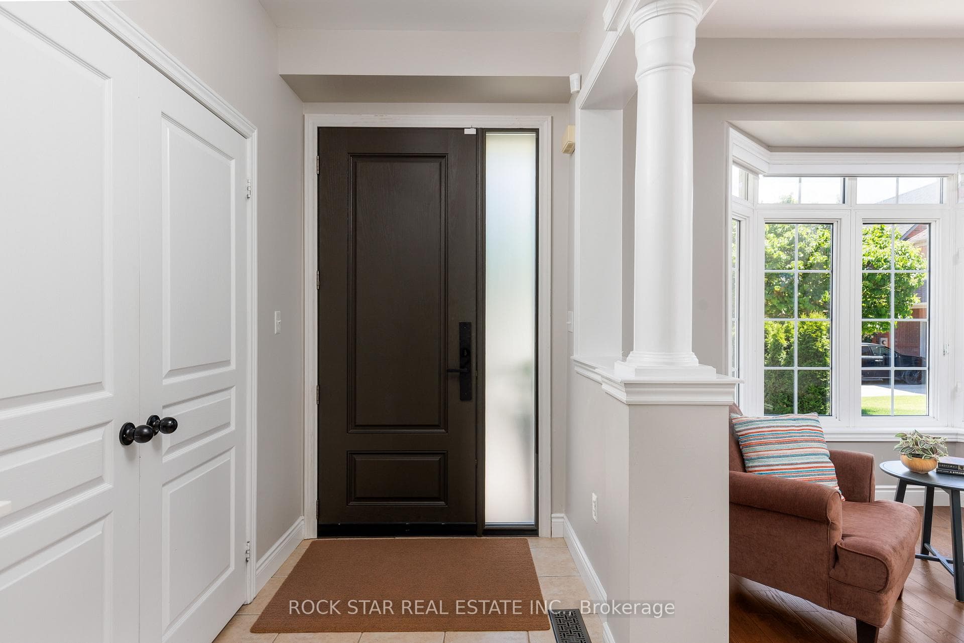 2277 Blue Oak Circle - Detached photo 7 of 46 in Oakville, Ontario
