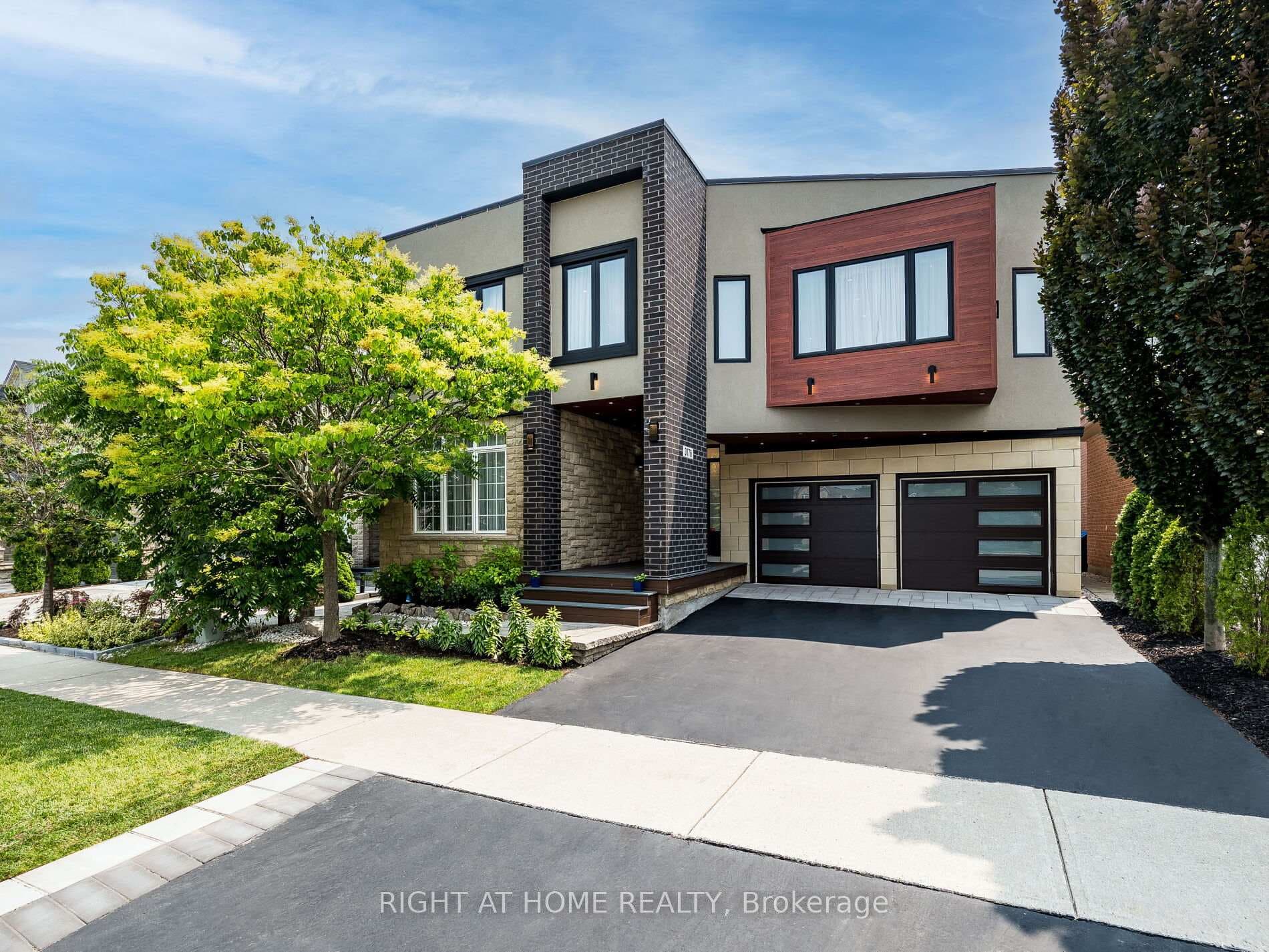 3176 Stocksbridge Avenue - Detached photo 1 of 50 in Oakville, Ontario