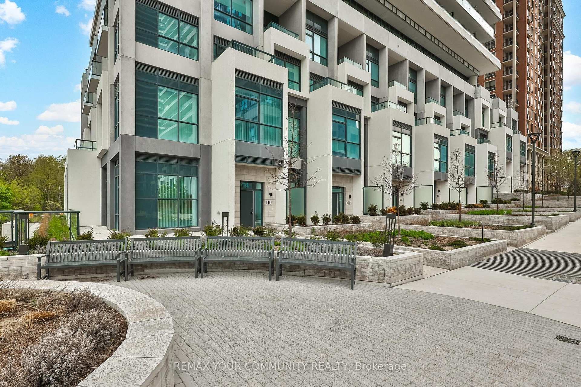 10 Inn On The Park Drive Unit 110 - Condo photo 3 of 38 in Don Mills / Parkwoods / Victoria Village, Ontario