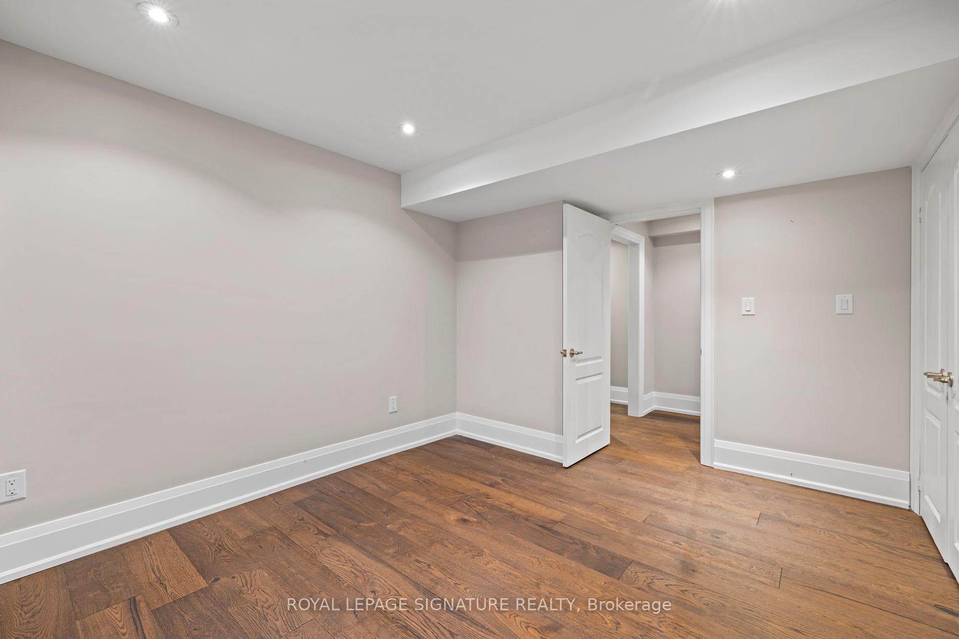 2480 Upper Valley Crescent - Detached photo 43 of 50 in Oakville, Ontario