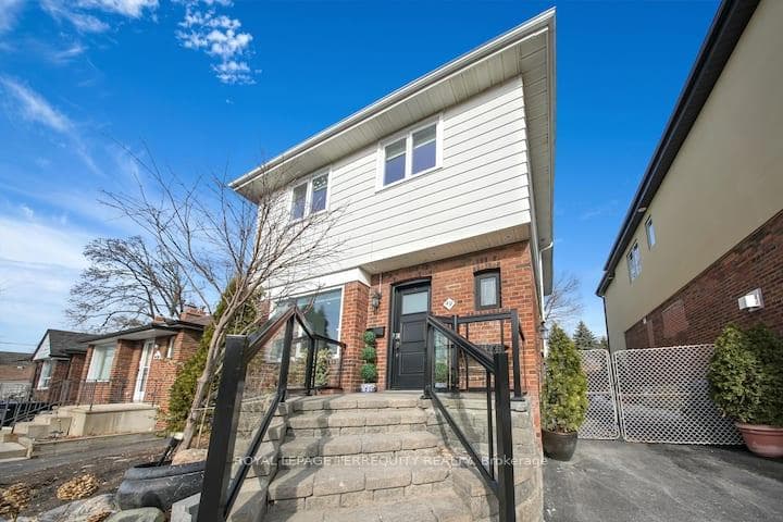 49 Manderley Drive Unit Main - Detached photo 1 of 13 in Birch Cliff / Cliffside, Ontario