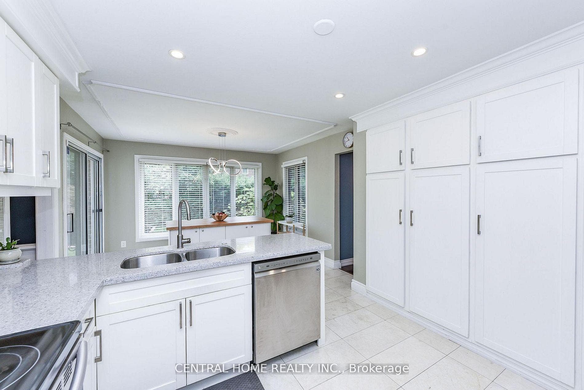 4 Robaldon Road - Detached photo 18 of 40 in Etobicoke (Islington / Rexdale), Ontario