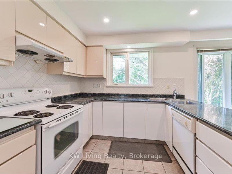 52 Hawksbury Drive - Detached photo 16 of 43 in Hillcrest Village / Bayview Village, Ontario