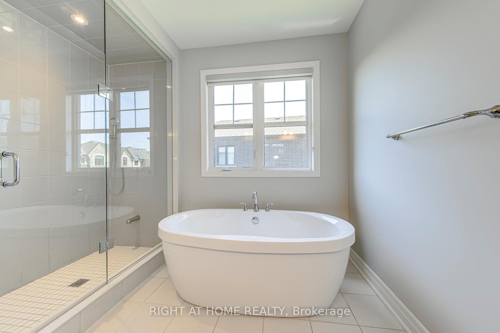 1387 Aymond Crescent - Detached photo 16 of 27 in Oakville, Ontario