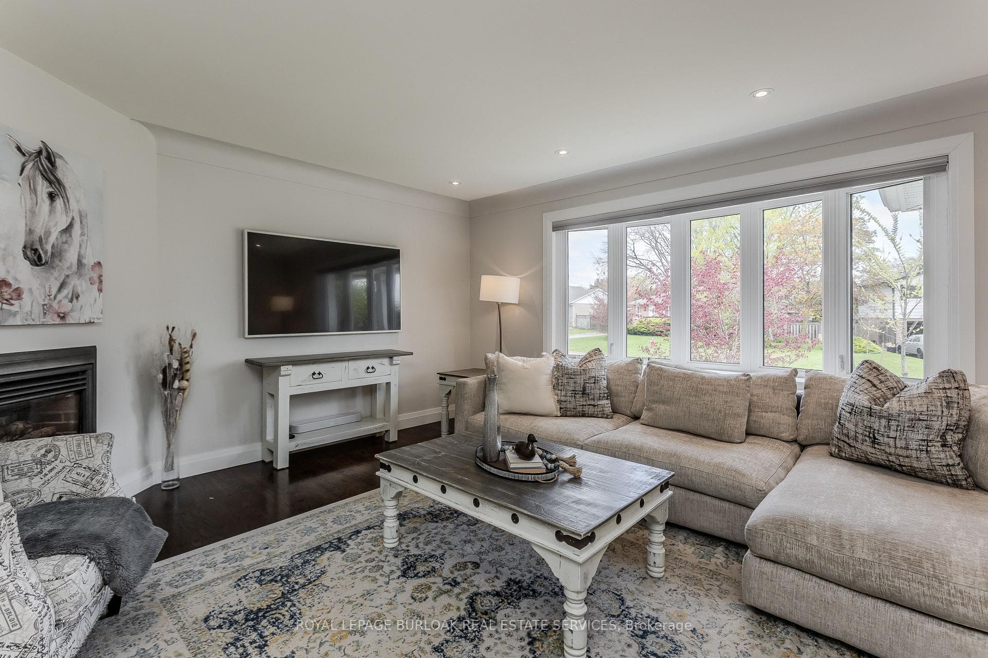 5411 Cornwall Crescent - Detached photo 8 of 34 in Burlington, Ontario