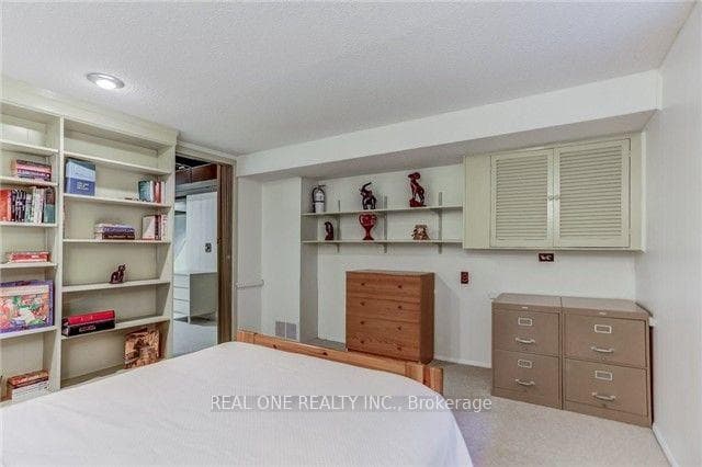 1268 Lorne Park Road - Detached photo 17 of 20 in Mississauga, Ontario