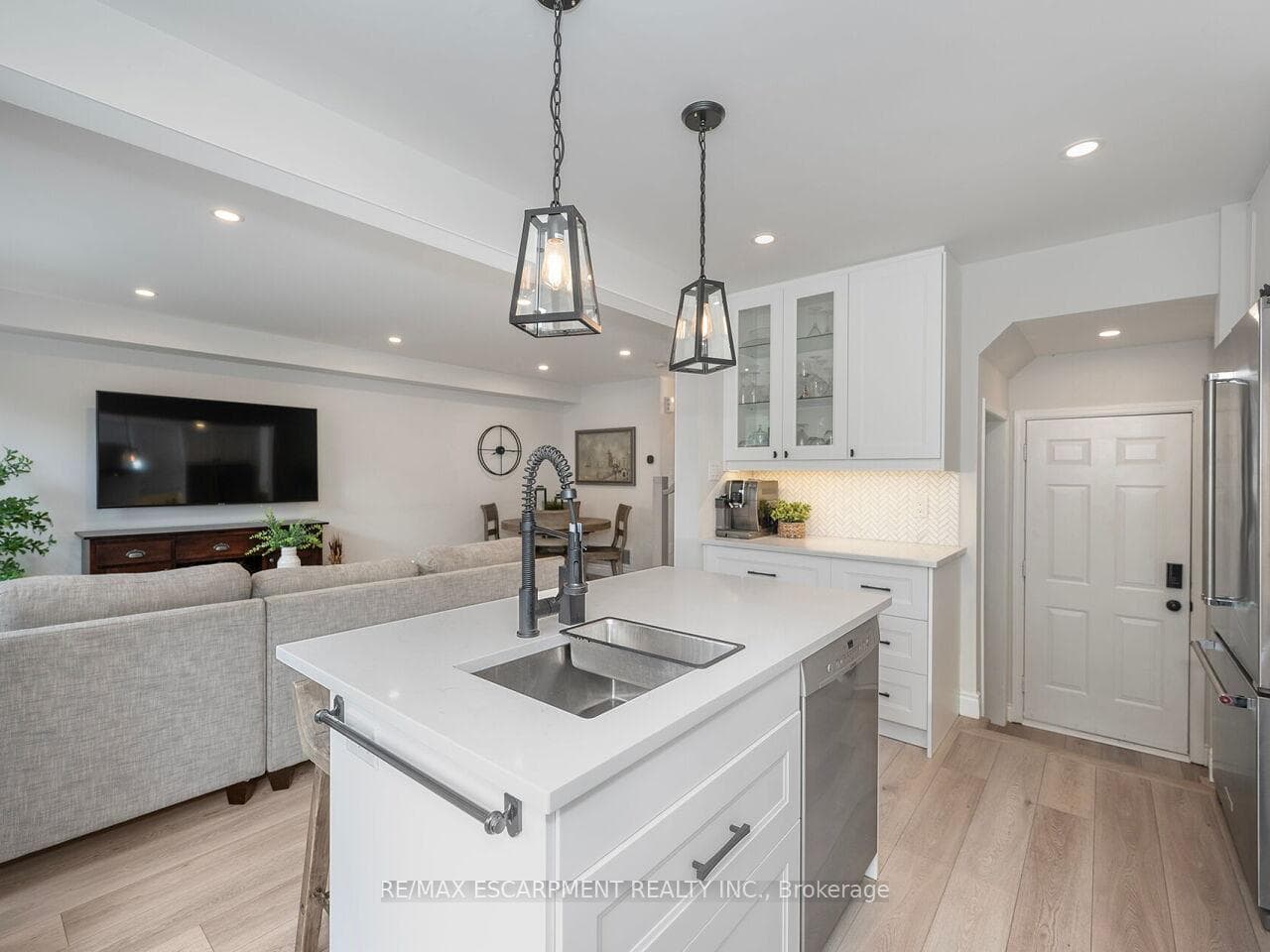 2448 Wooden Hill Circle - Townhouse photo 17 of 50 in Oakville, Ontario