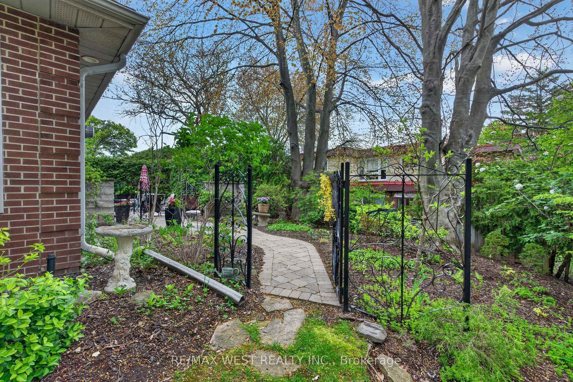 16 Caravan Drive - Detached photo 43 of 49 in Don Mills / Parkwoods / Victoria Village, Ontario