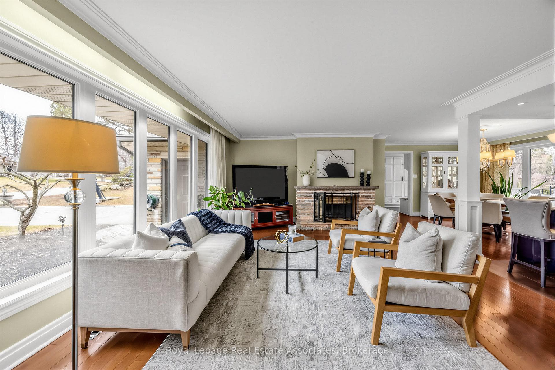 1561 Pinetree Crescent - Detached photo 9 of 42 in Mississauga, Ontario
