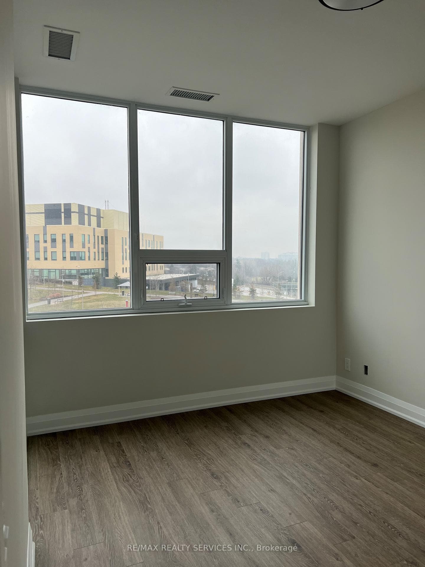 15 Lynch Street Unit 303 - Condo photo 19 of 27 in Brampton, Ontario