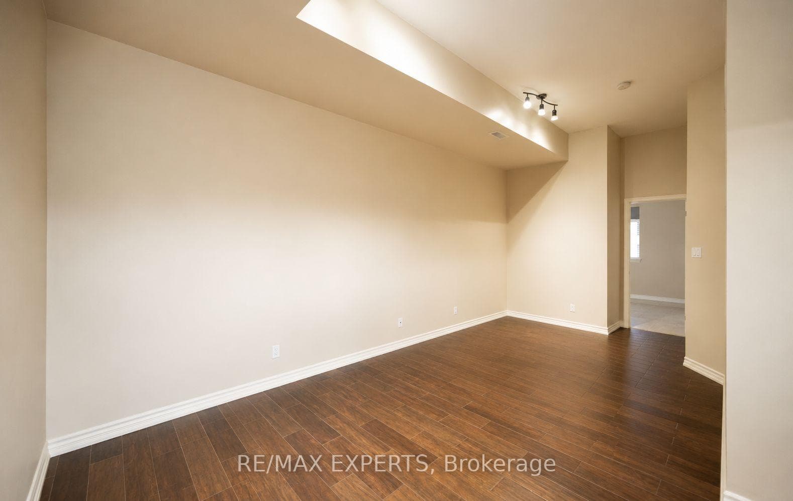130 Wellington Street - Condo photo 5 of 13 in Hamilton, Ontario