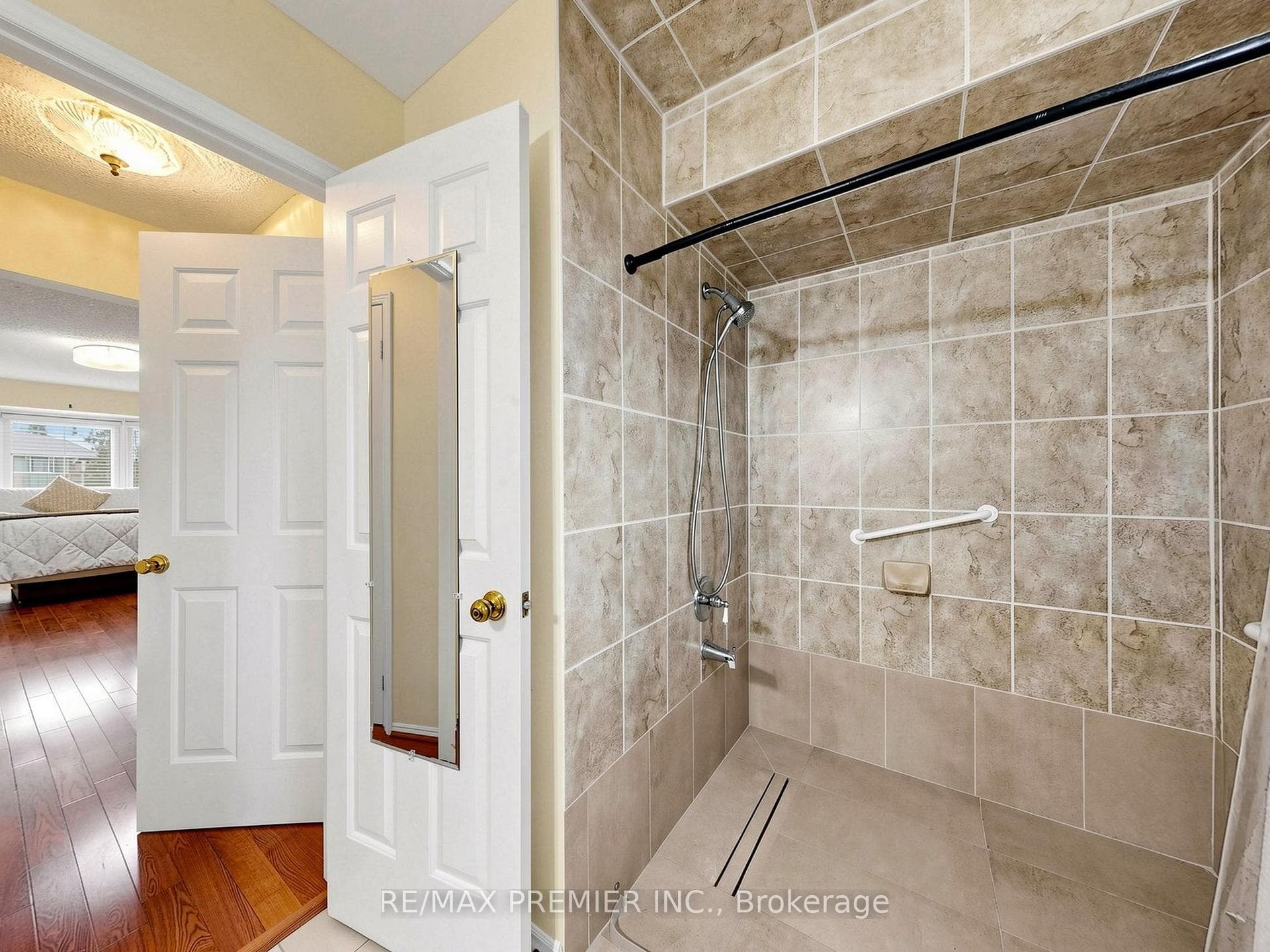 4579 Guildwood Way - Detached photo 21 of 31 in Mississauga, Ontario