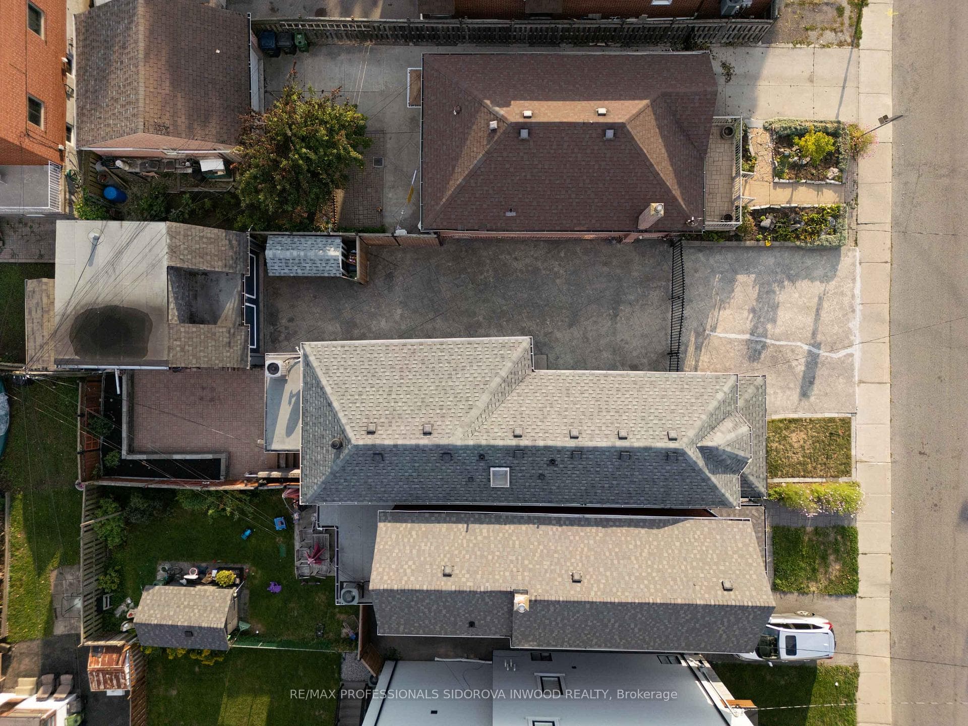197 Lambton Avenue - Detached photo 43 of 46 in Keelesdale / Eglinton West, Ontario