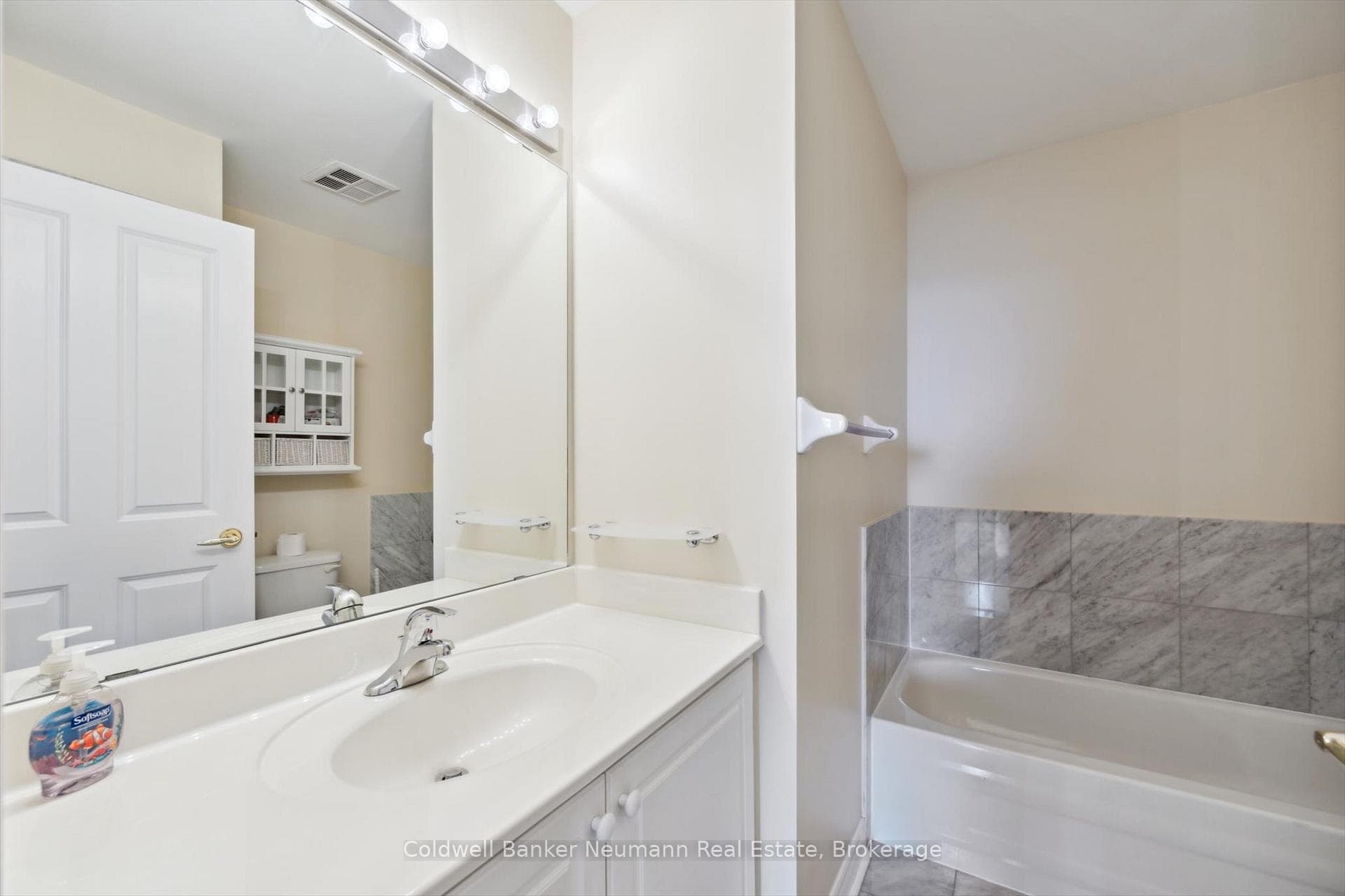 40 Old Mill Road Unit 804 - Condo photo 22 of 31 in Oakville, Ontario