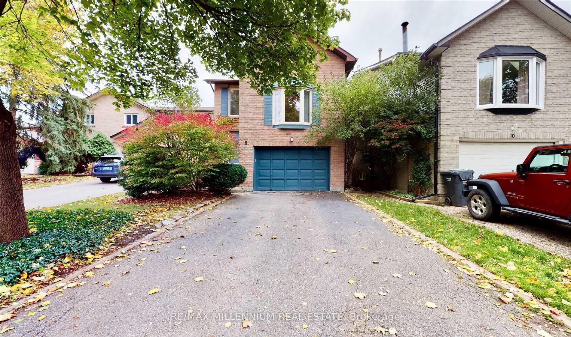 8 Dalzell Avenue - Detached photo 1 of 13 in Brampton, Ontario