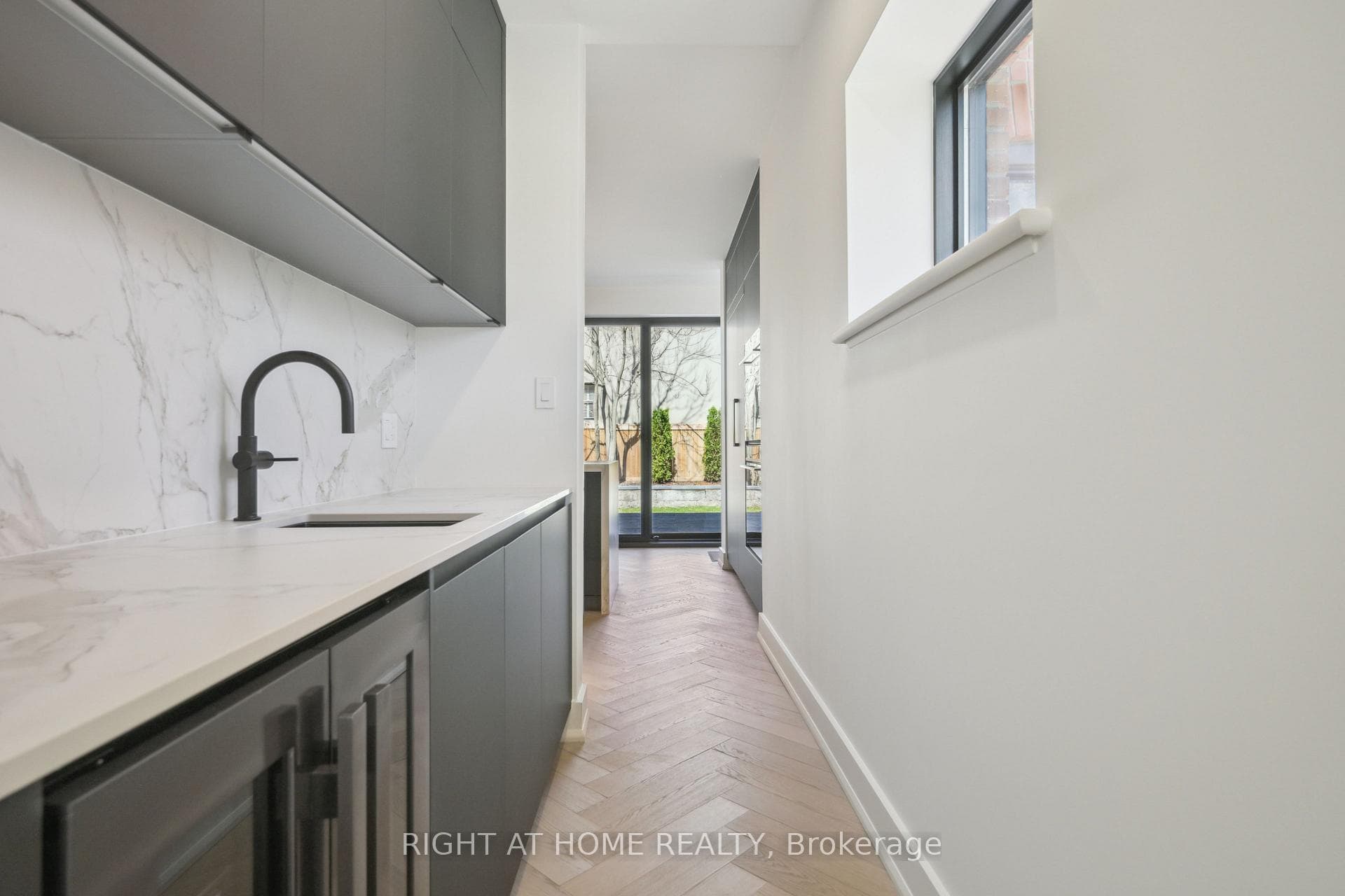 2187 Lakeshore Road - Detached photo 6 of 28 in Burlington, Ontario