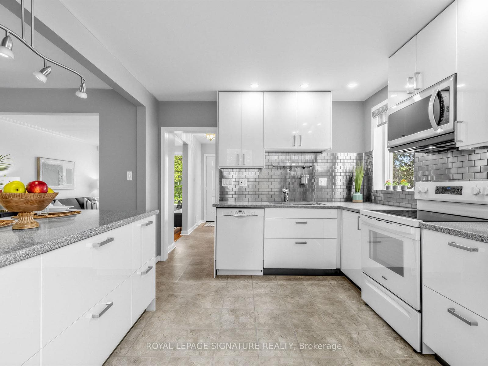 46 Plateau Crescent - Semi-Detached photo 19 of 50 in Don Mills / Parkwoods / Victoria Village, Ontario