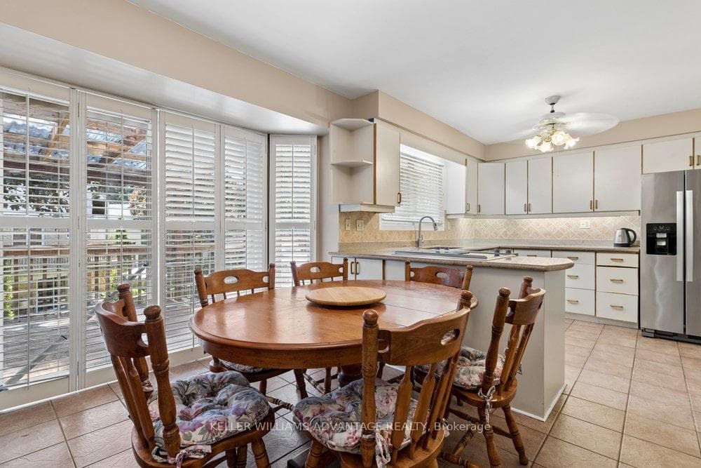 2192 Castlestone Court - Detached photo 11 of 50 in Mississauga, Ontario