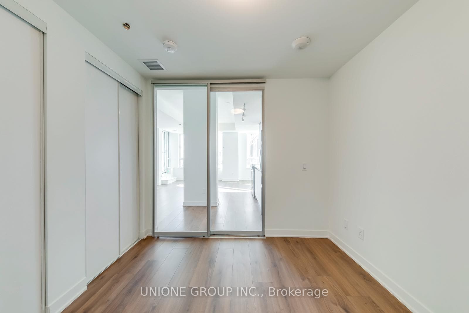 405 Dundas Street Unit 407 - Condo photo 20 of 26 in Oakville, Ontario