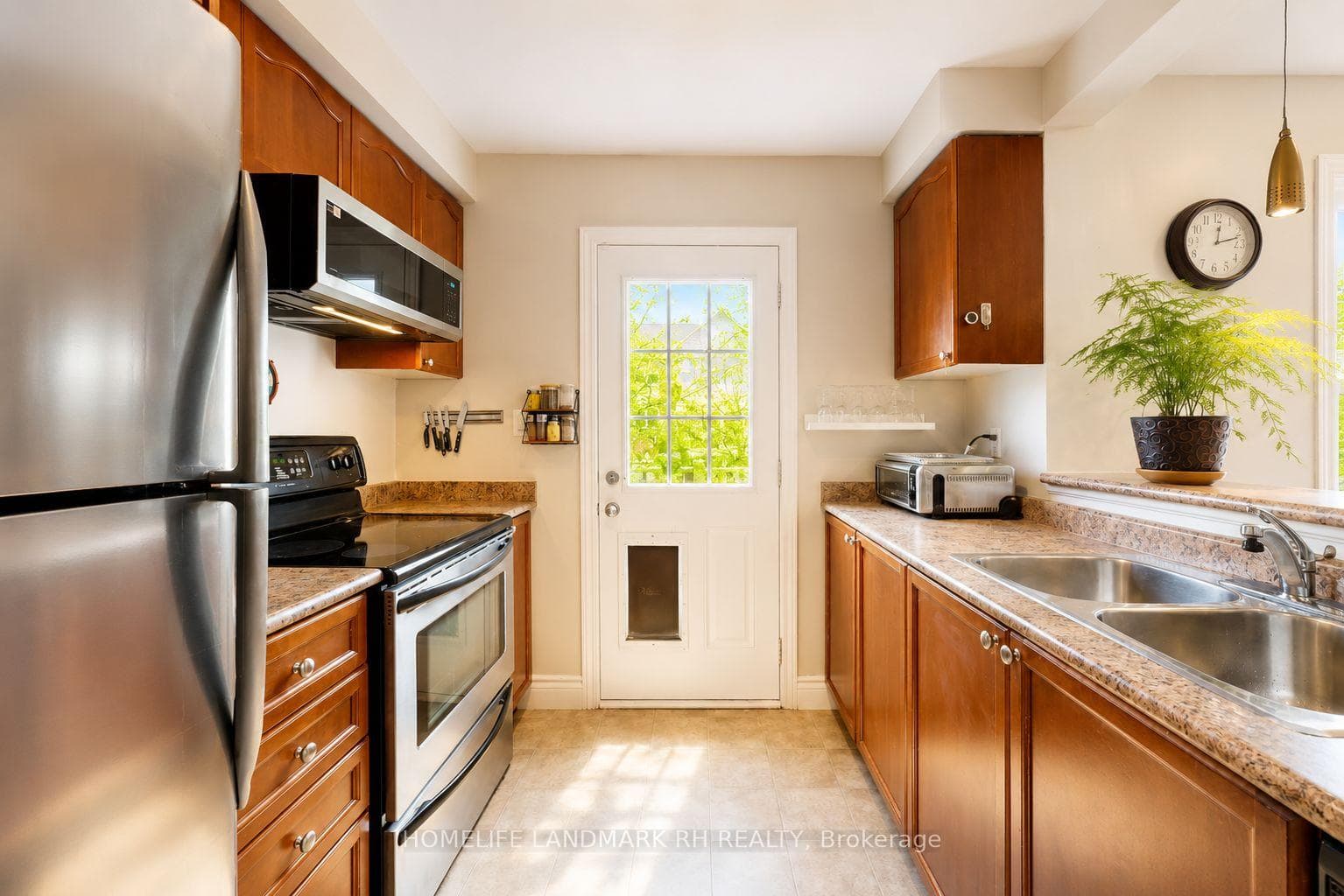 3060 Dewridge Avenue - Townhouse photo 6 of 21 in Oakville, Ontario