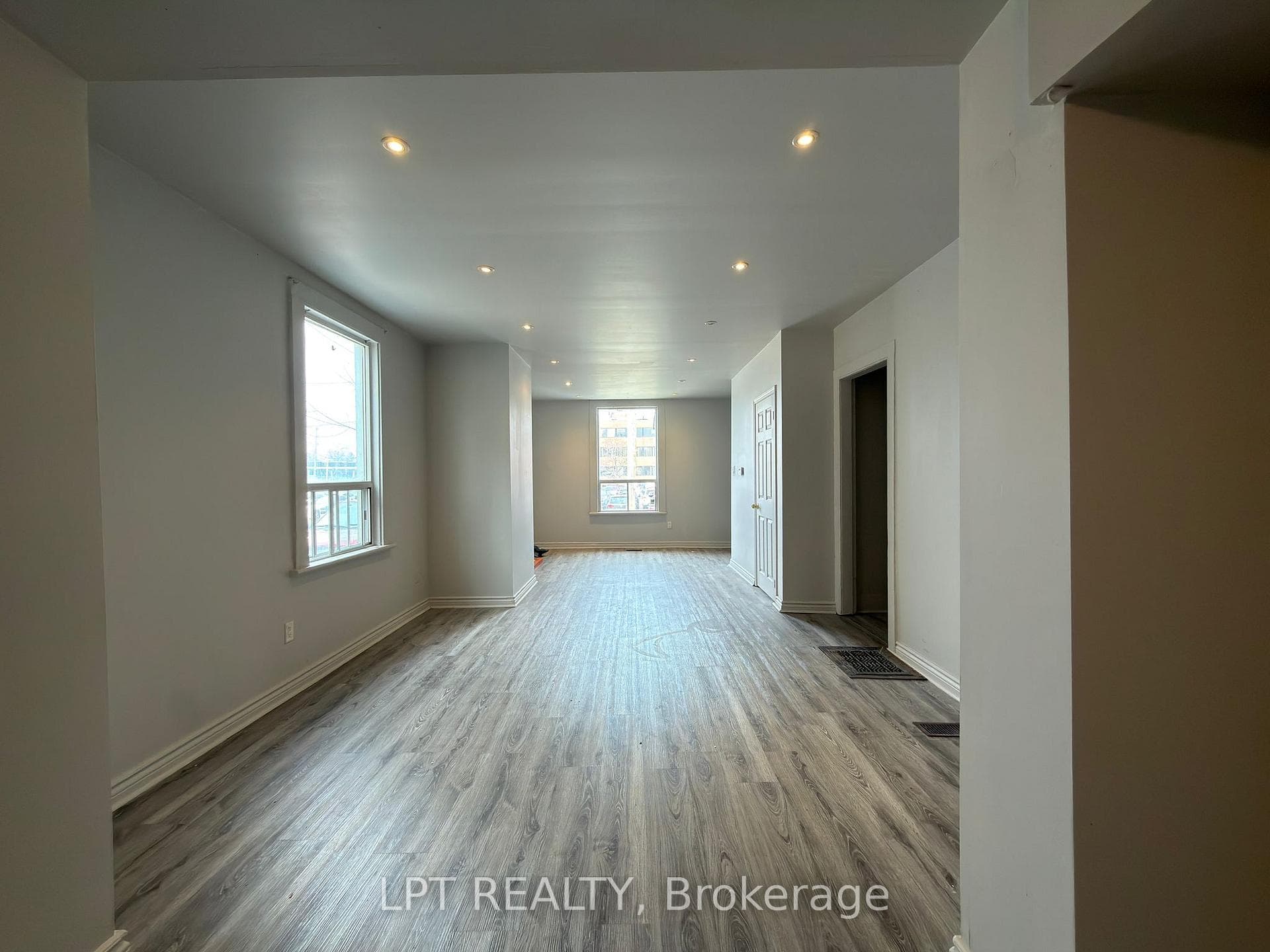 37 Elizabeth Street - Detached photo 4 of 9 in Brampton, Ontario