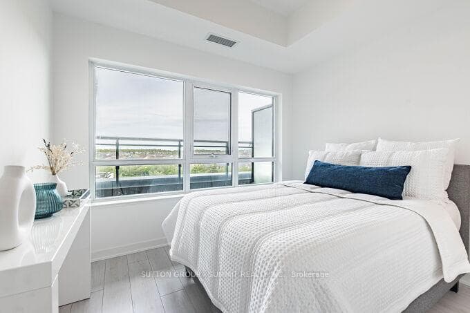 395 DUNDAS Street Unit 504 - Condo photo 11 of 40 in Oakville, Ontario