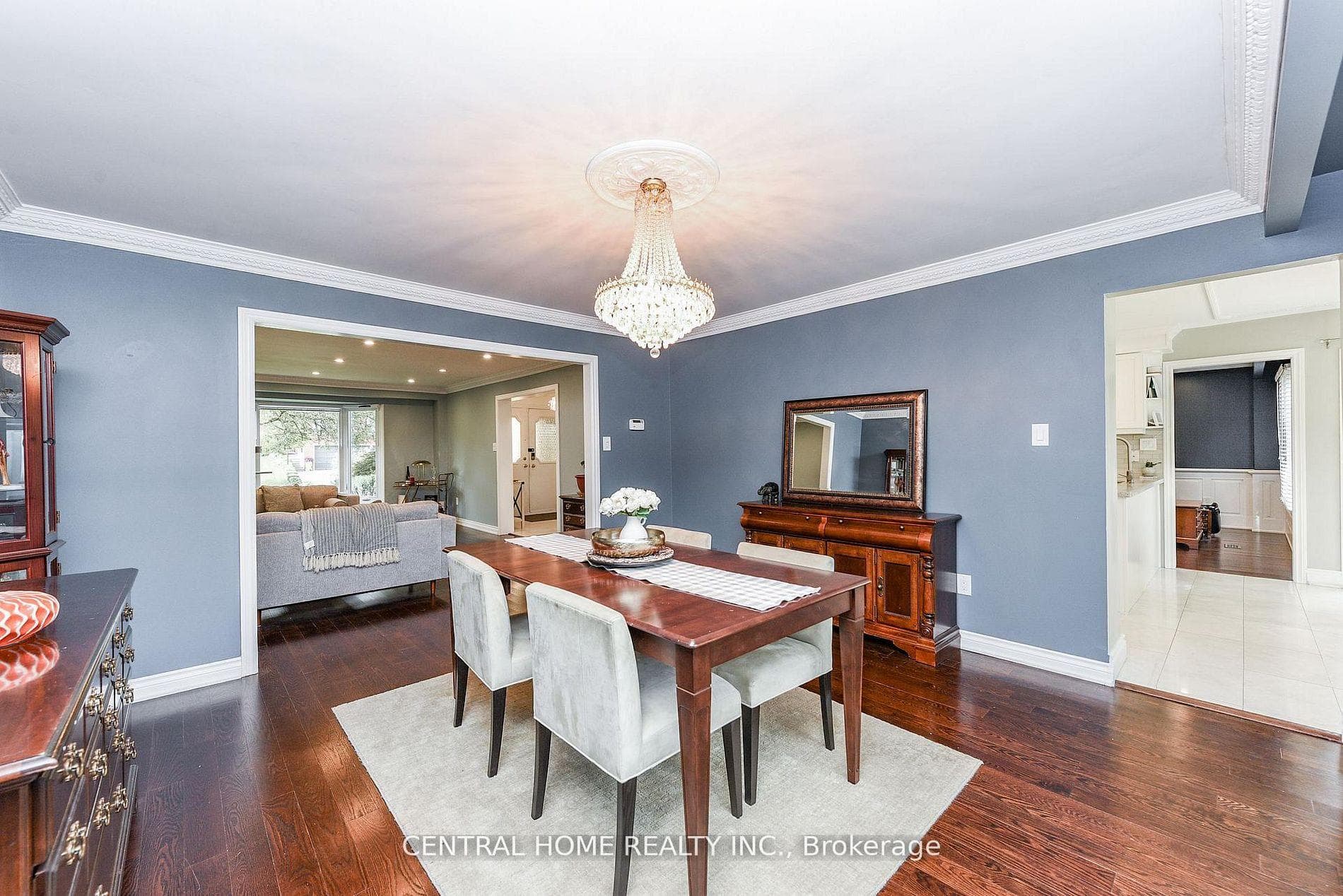 4 Robaldon Road - Detached photo 11 of 40 in Etobicoke (Islington / Rexdale), Ontario
