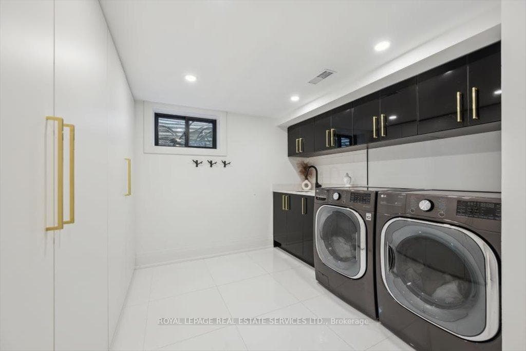 169 Oakes Drive - Detached photo 35 of 48 in Mississauga, Ontario