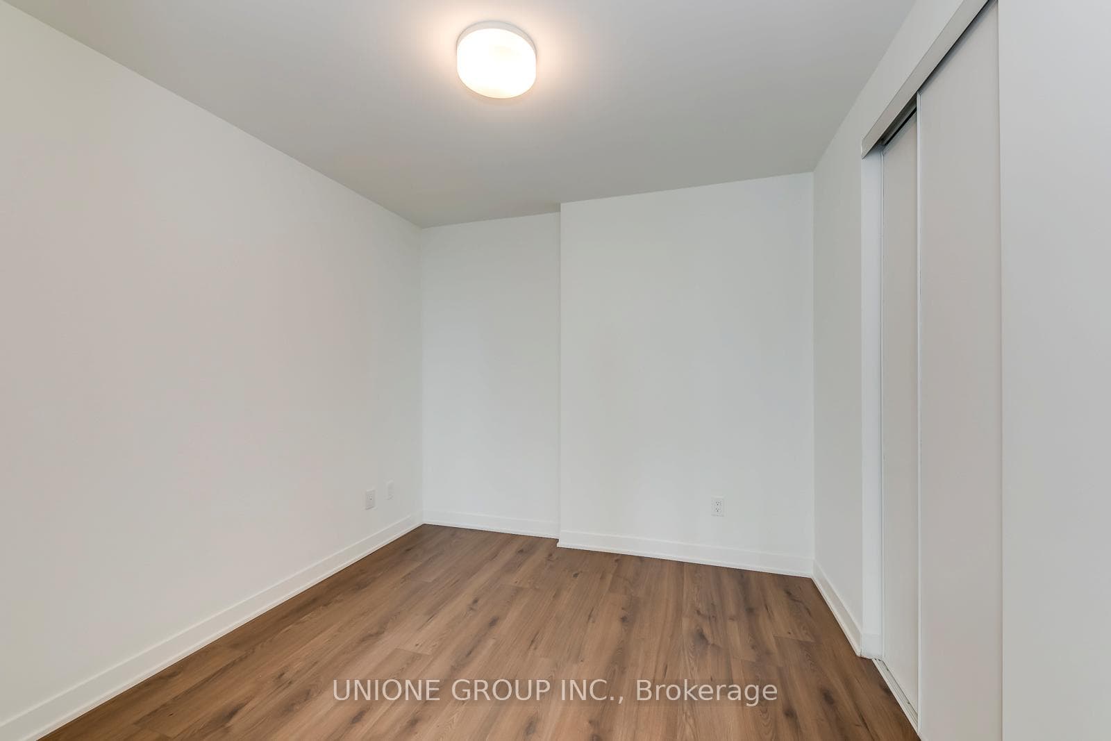 405 Dundas Street Unit 407 - Condo photo 18 of 26 in Oakville, Ontario
