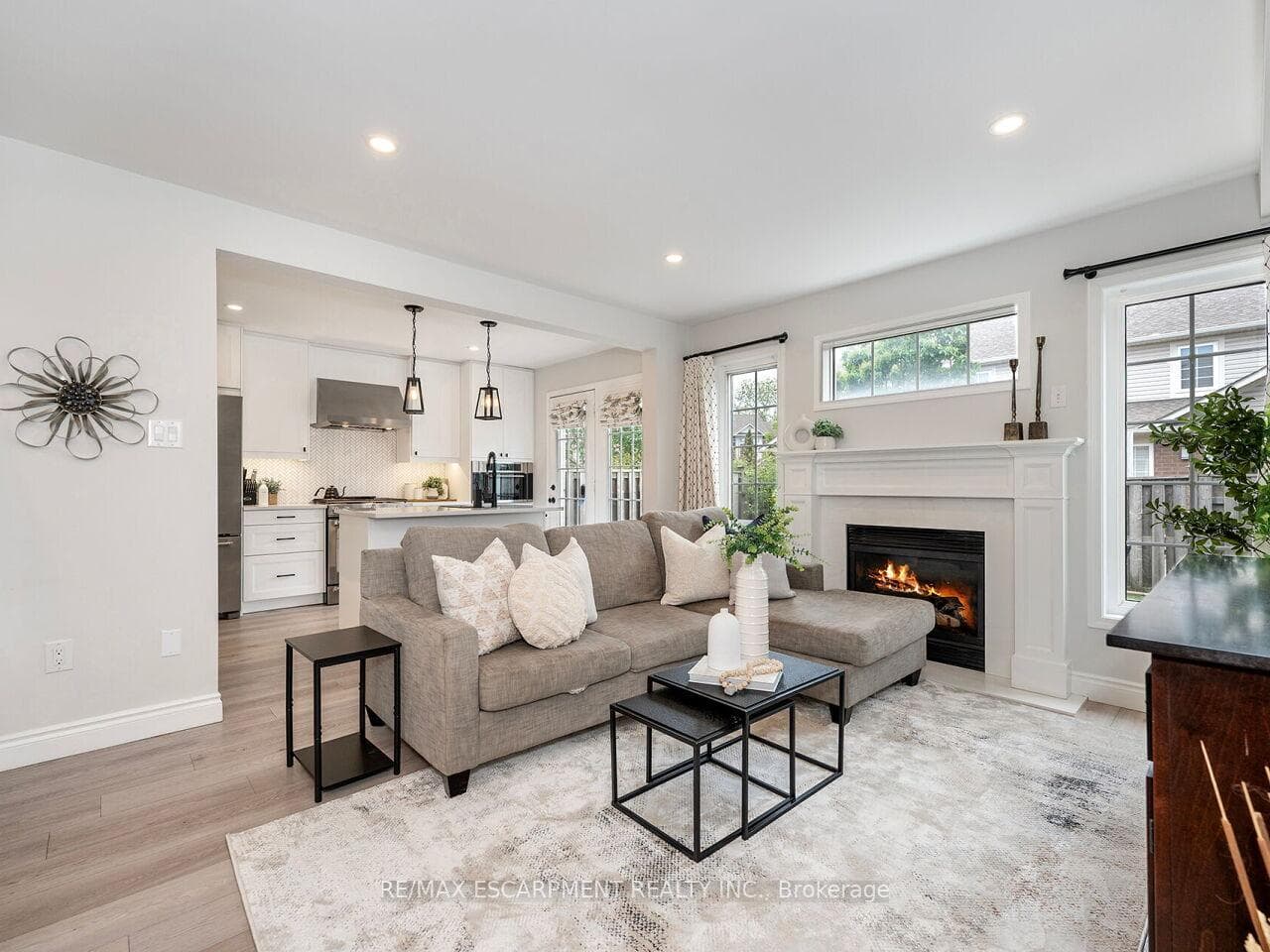 2448 Wooden Hill Circle - Townhouse photo 4 of 50 in Oakville, Ontario