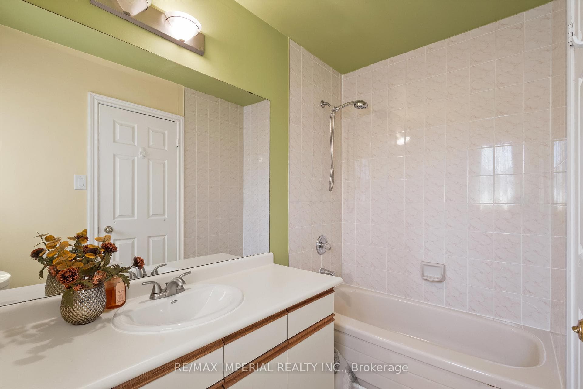 2044 Schoolmaster Circle - Detached photo 28 of 45 in Oakville, Ontario