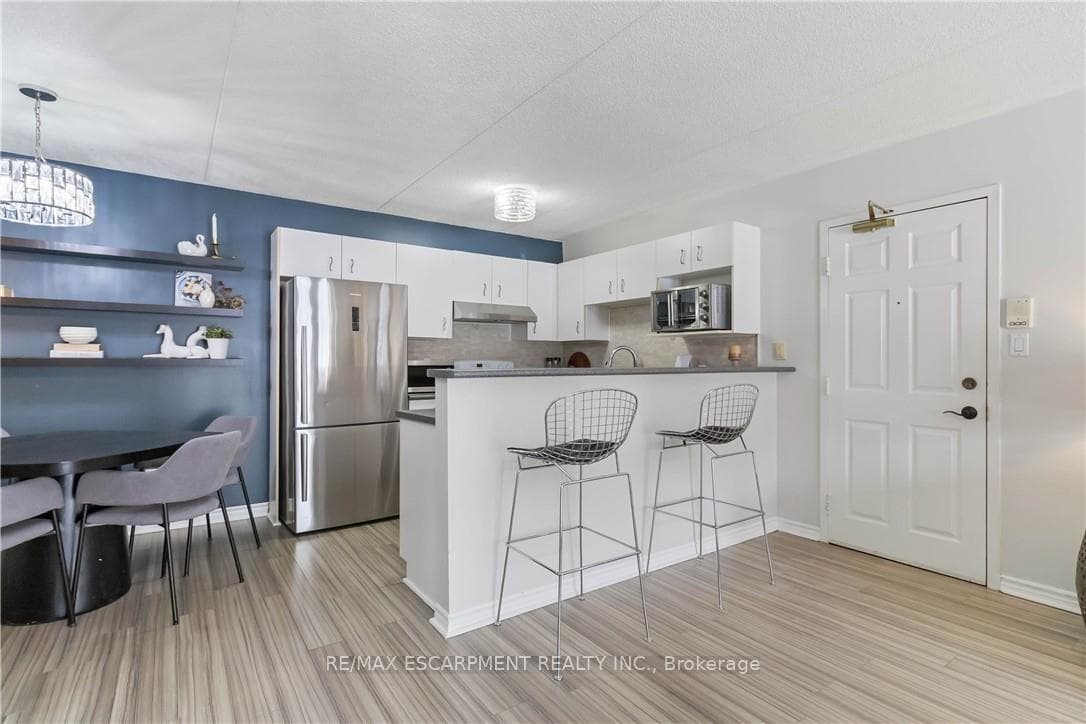 4015 Kilmer Drive Unit 110 - Condo photo 8 of 34 in Burlington, Ontario