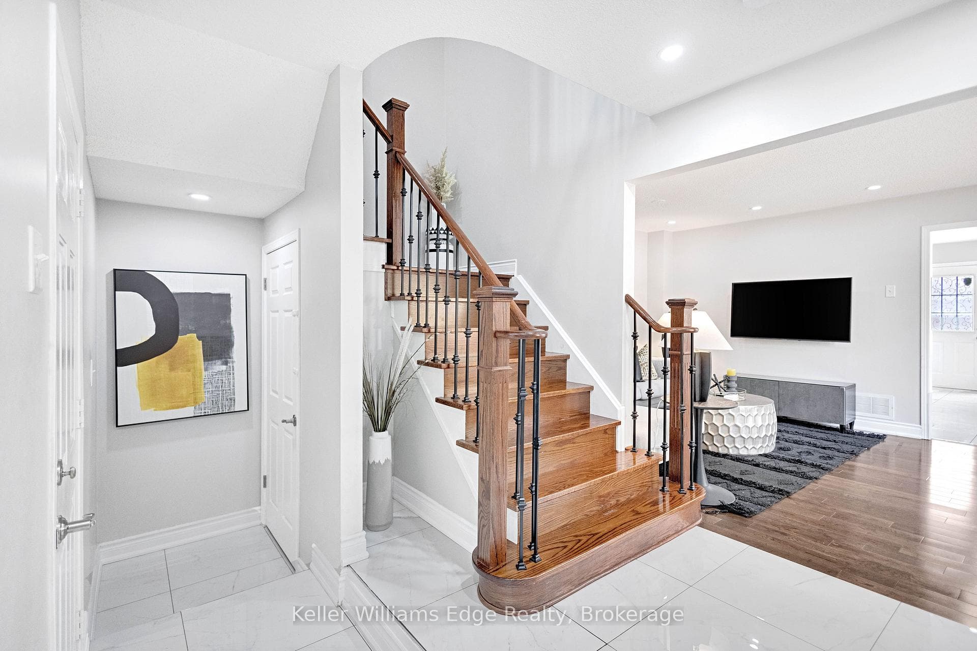 1854 Imperial Way - Townhouse photo 8 of 48 in Burlington, Ontario