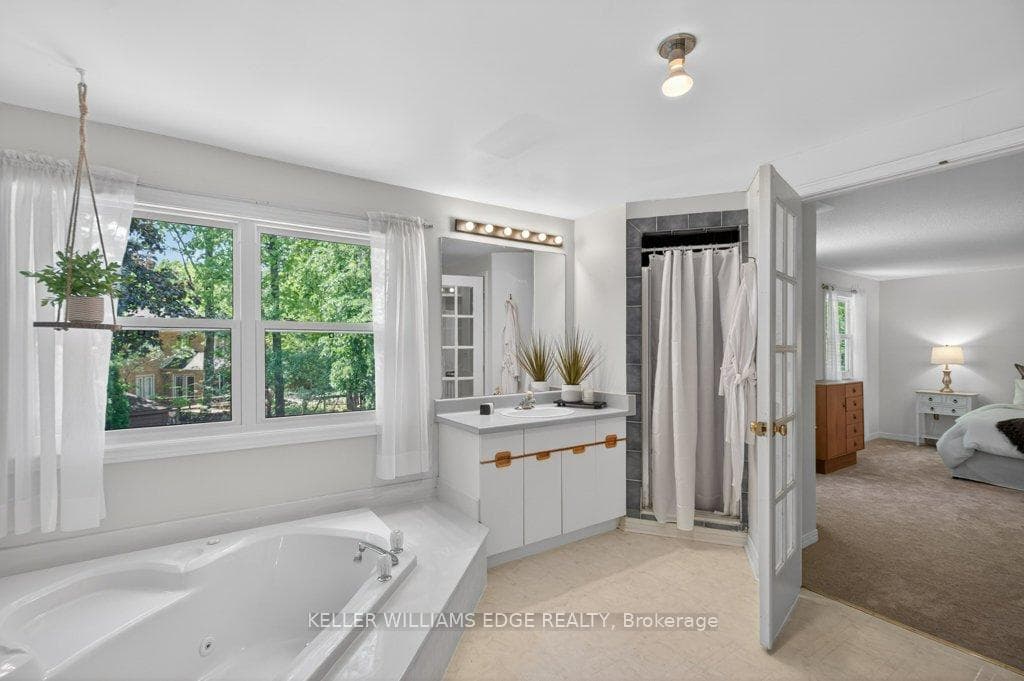 2084 William O'Connell Boulevard - Detached photo 22 of 45 in Burlington, Ontario