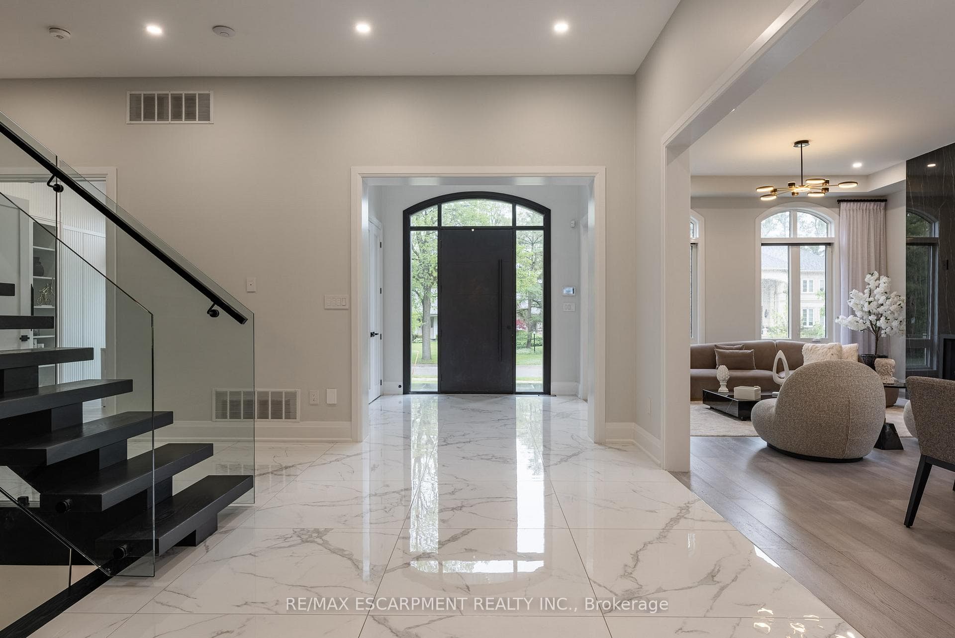 2110 Stonehouse Crescent - Detached photo 6 of 50 in Mississauga, Ontario